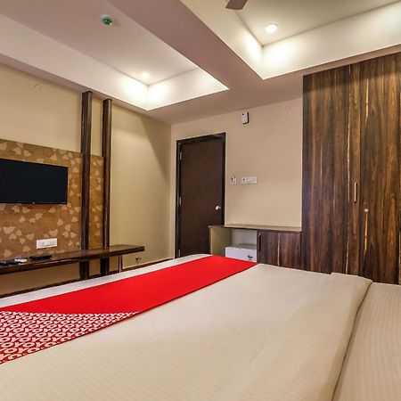 Capital O Sky Grand Hotel Hyderabad Bagian luar foto