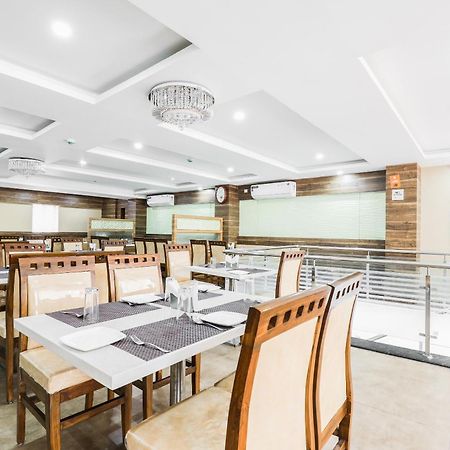 Capital O Sky Grand Hotel Hyderabad Bagian luar foto
