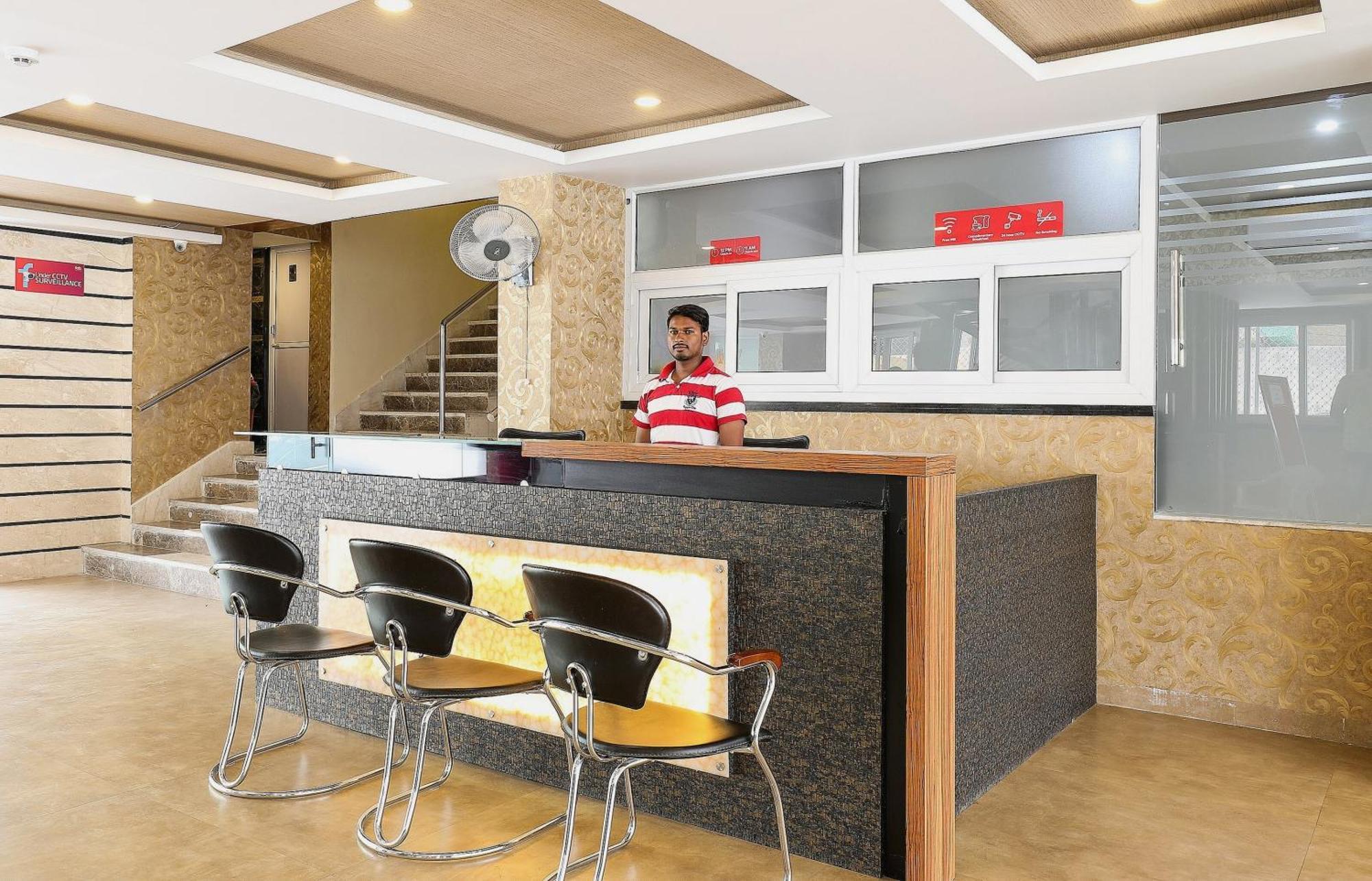 Capital O Sky Grand Hotel Hyderabad Bagian luar foto