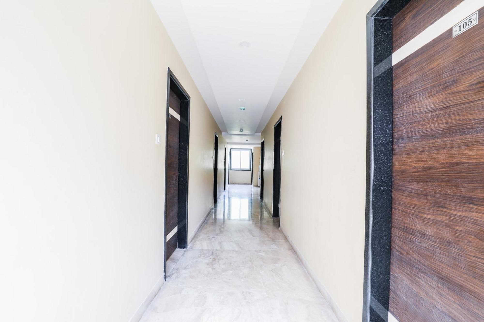 Capital O Sky Grand Hotel Hyderabad Bagian luar foto